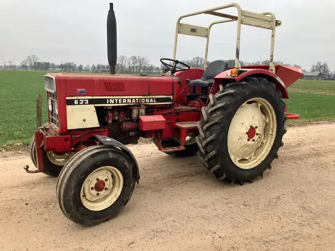 International 633 Trekker