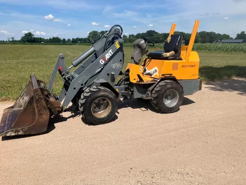 Giant D 331 SWT Shovel Loader