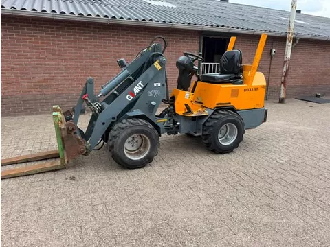 Giant D331 ST Shovel Loader